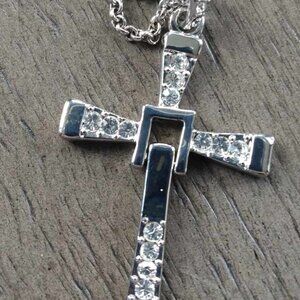 Beautiful cross with 27 inch chain